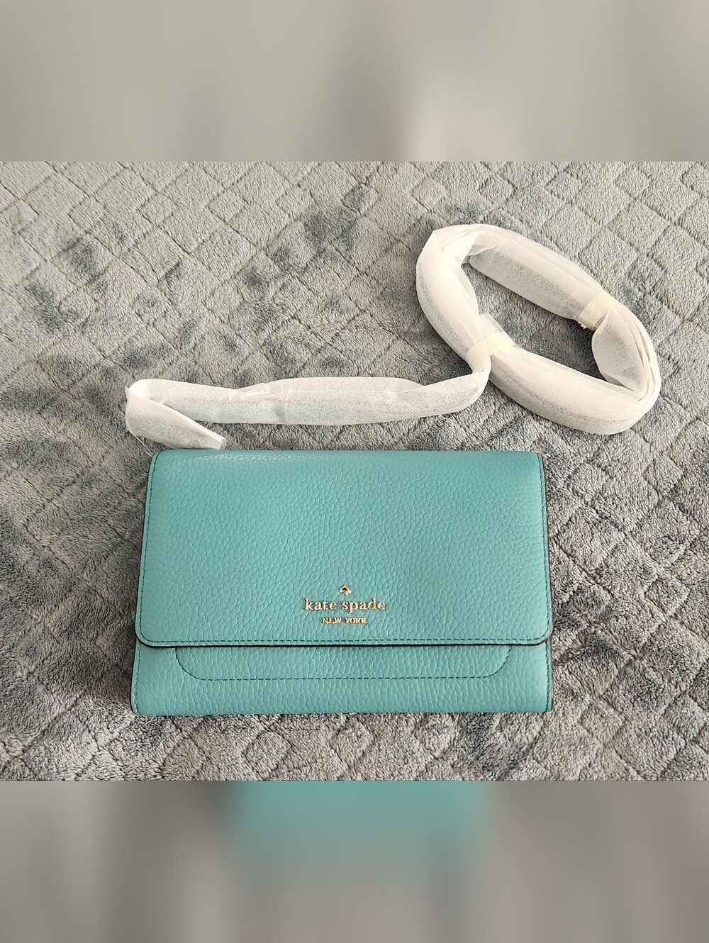 NWT. Kate Spade Pebbled Leather Crossbody Wallet in Aqua Blue or Turquoise.